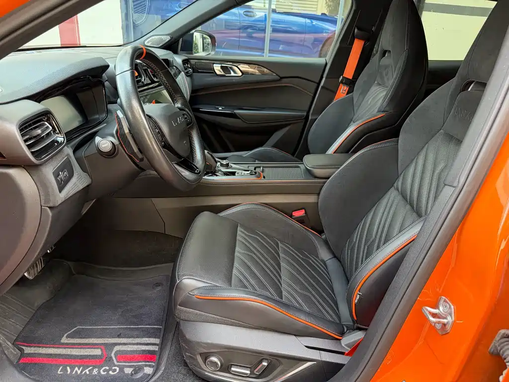 Lynk & Co 02 Hatchback — миниатюра 5
