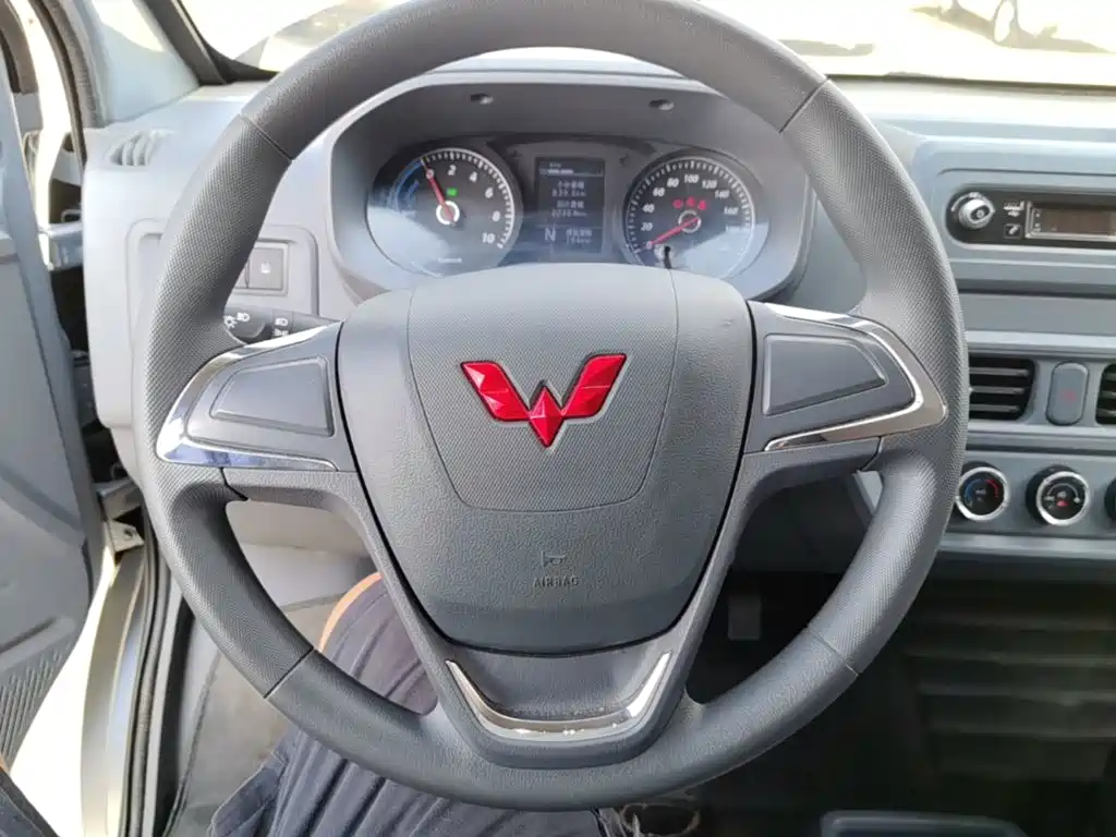 Wuling Yangguang — миниатюра 11