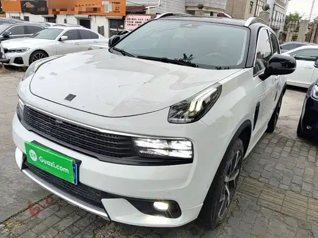 2019 Lynk & Co 01
