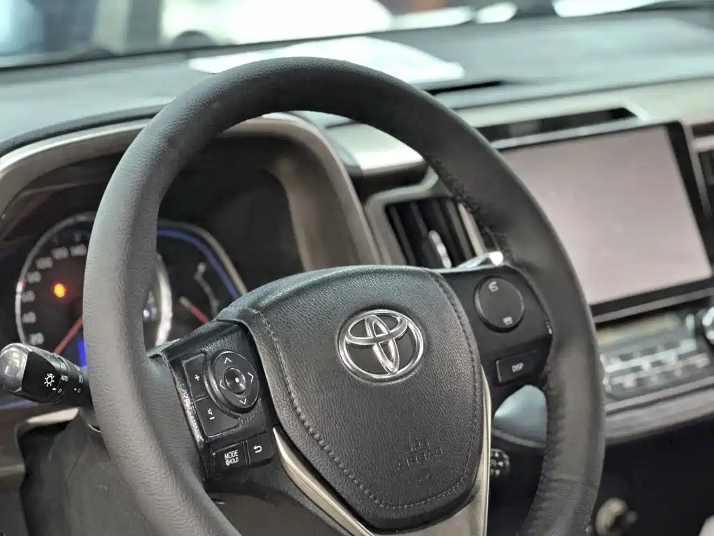 Toyota RAV4 — миниатюра 25