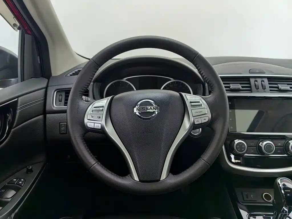 Nissan Tiida — миниатюра 11