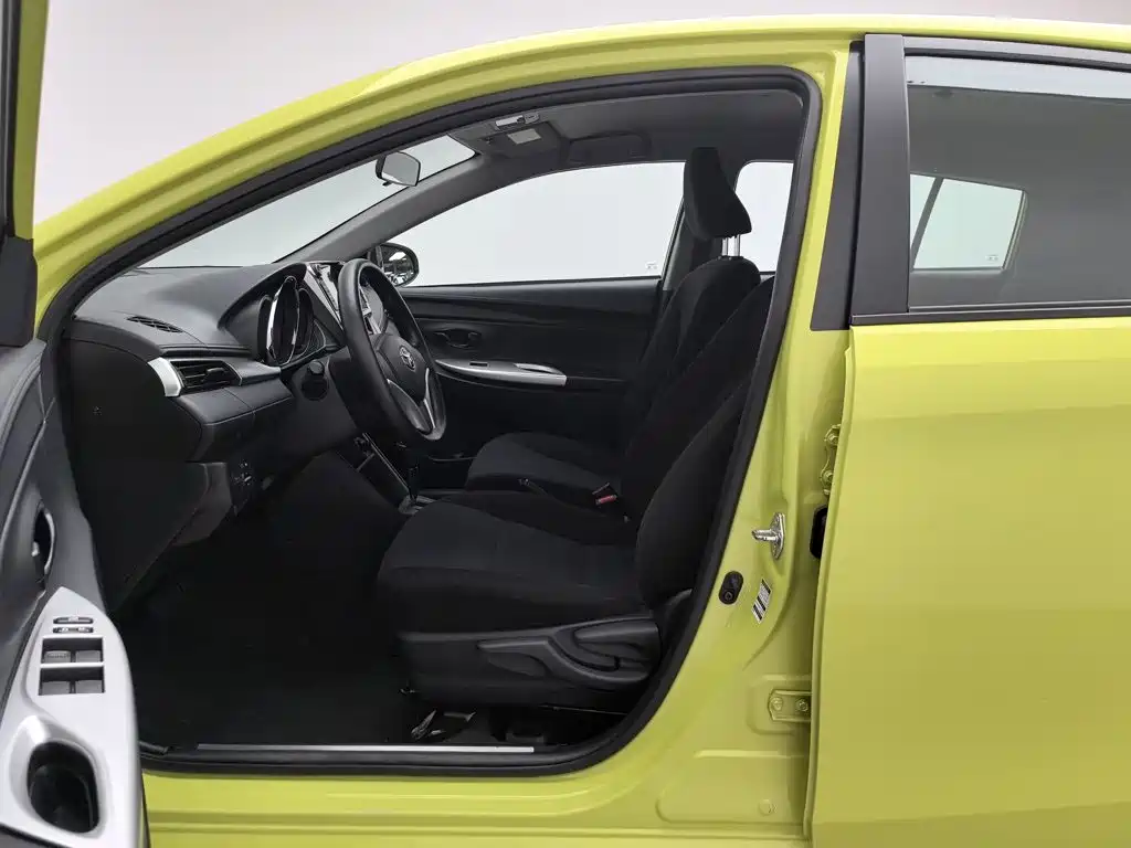Toyota Yaris L — миниатюра 10