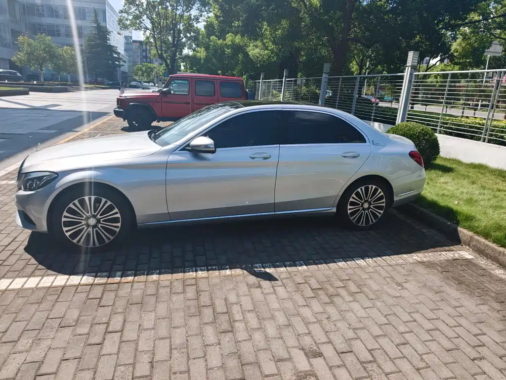 Mercedes-Benz C-Class — миниатюра 6