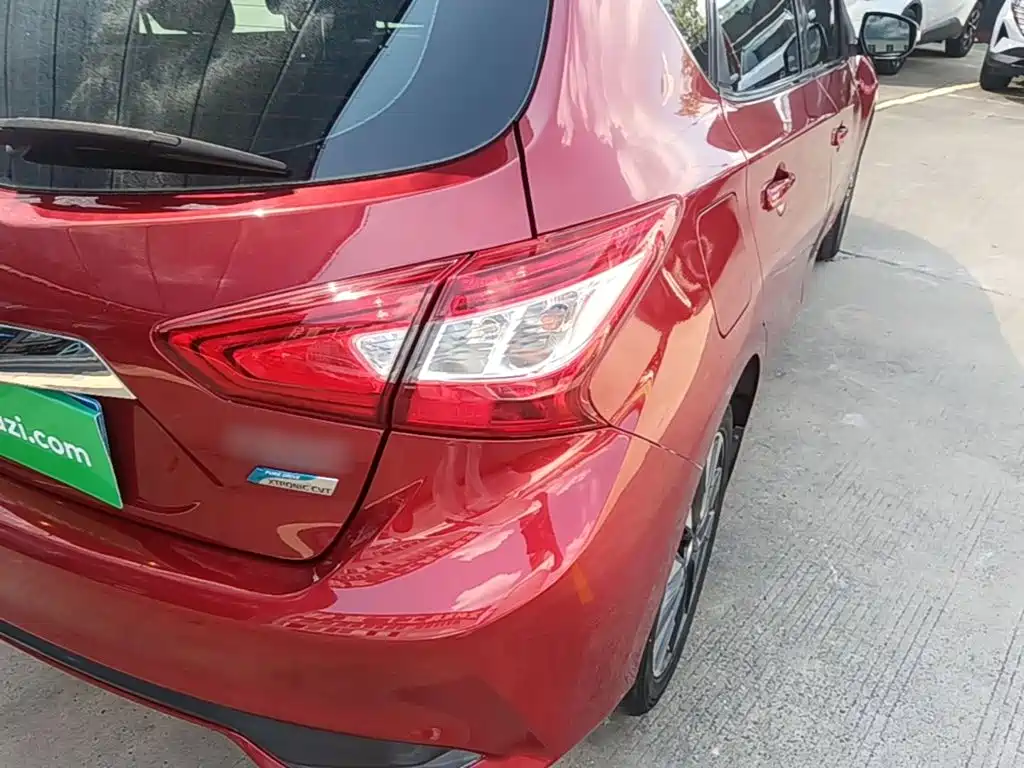 Nissan Tiida — миниатюра 8