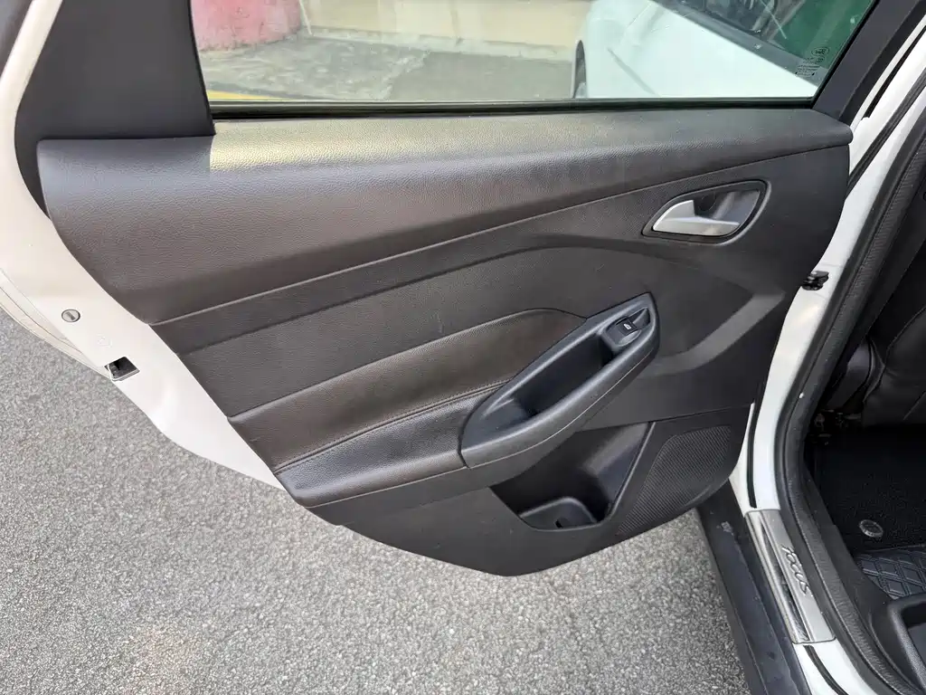 Ford Focus — миниатюра 10