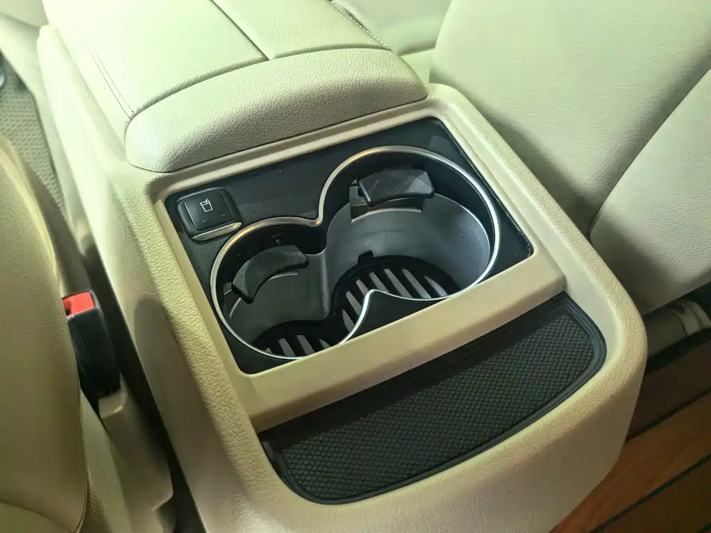 Mercedes-Benz V-Class — миниатюра 16