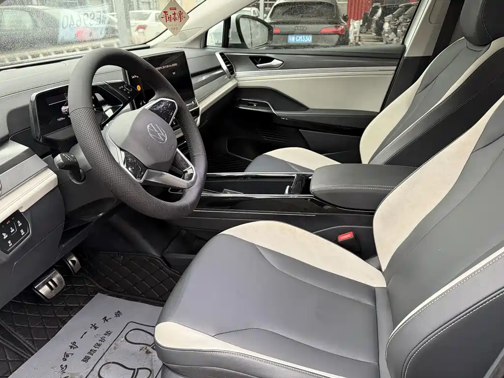 VOLKSWAGEN ID.6 CROZZ