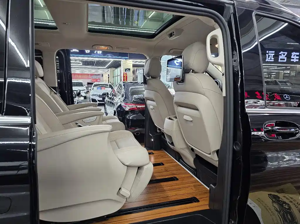 Mercedes-Benz V-Class — миниатюра 16