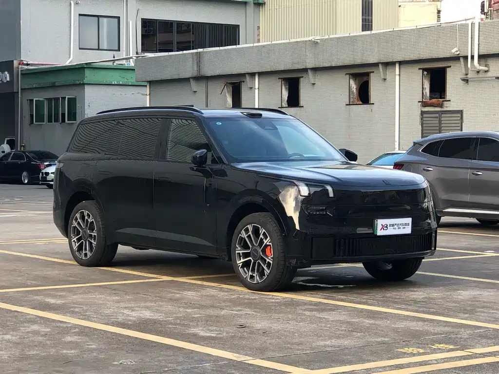 Lynk & Co 900 — миниатюра 3