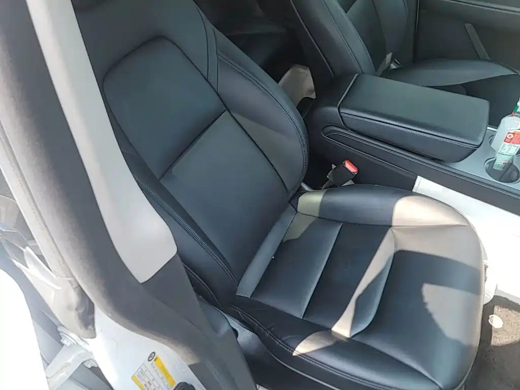 Tesla Model Y — миниатюра 25