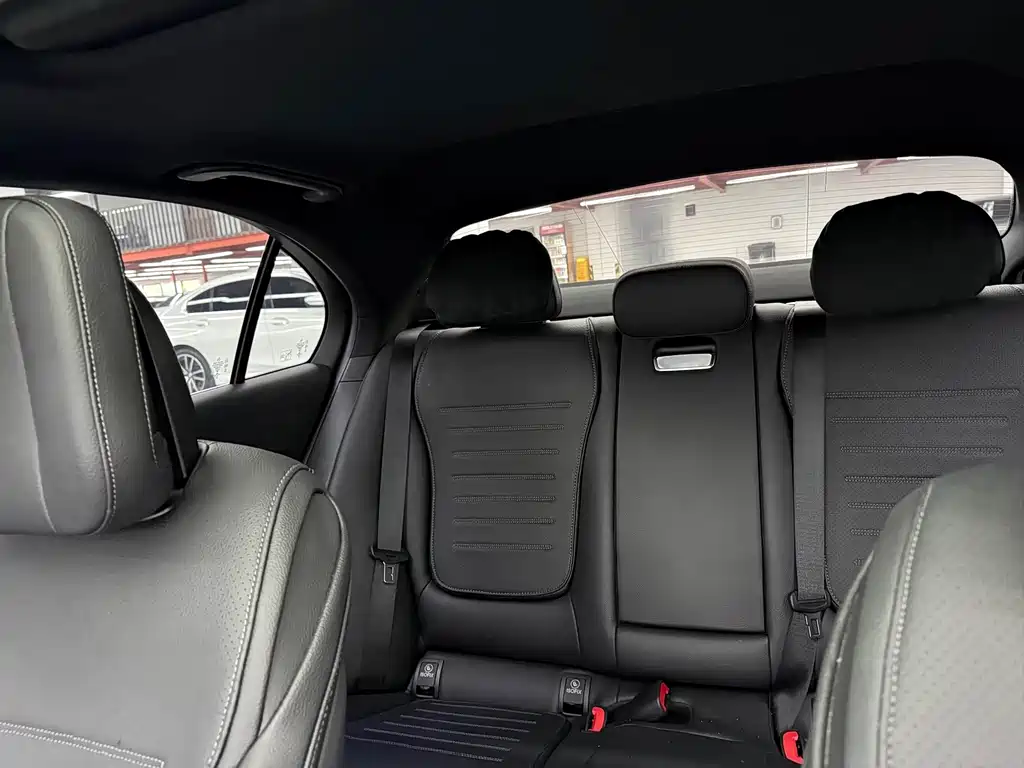 Mercedes-Benz C-Class — миниатюра 10