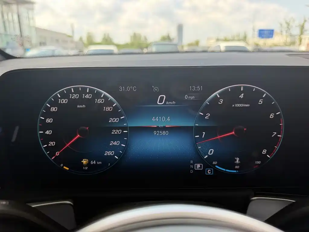 Mercedes-Benz GLB — миниатюра 23