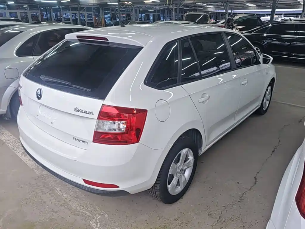 Skoda Rapid Spaceback — миниатюра 7