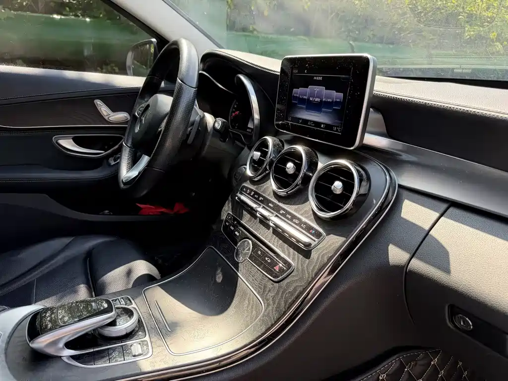 Mercedes-Benz C-Class — миниатюра 11