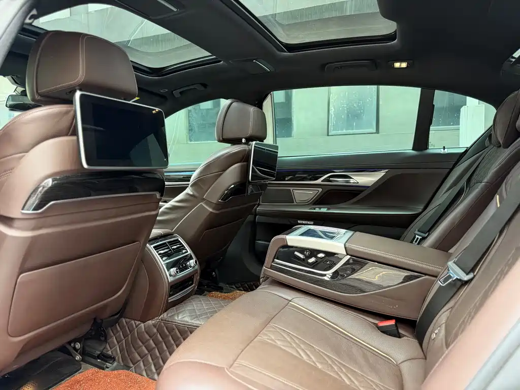 BMW 7 Series — миниатюра 6