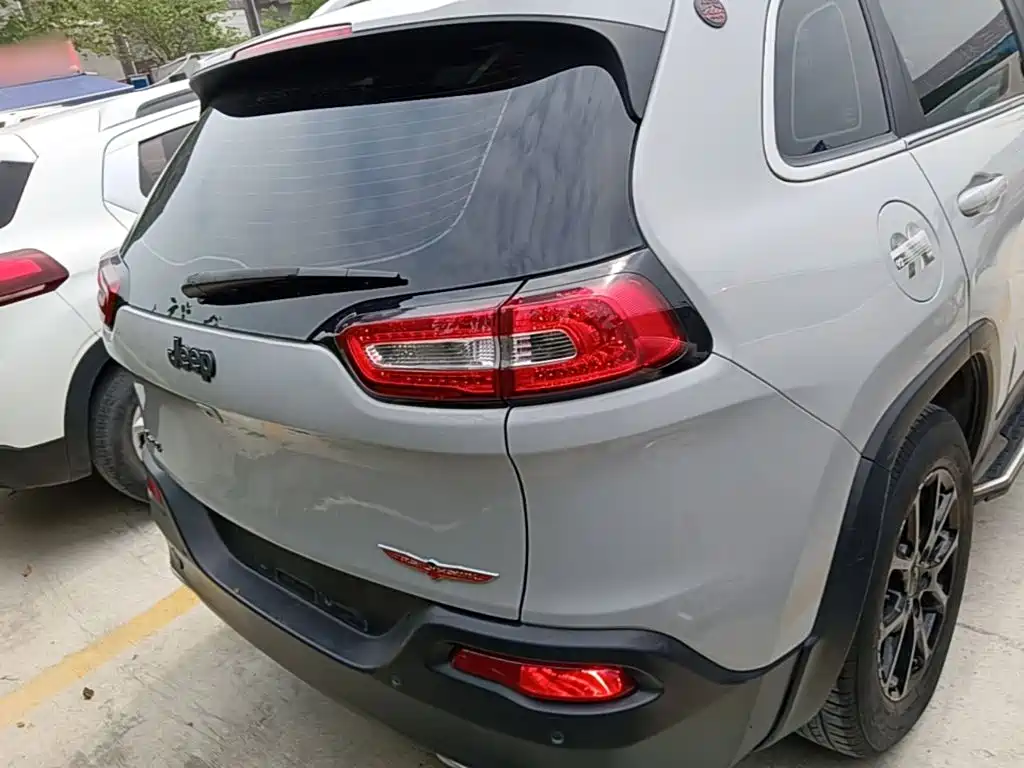 Jeep Cherokee — миниатюра 6