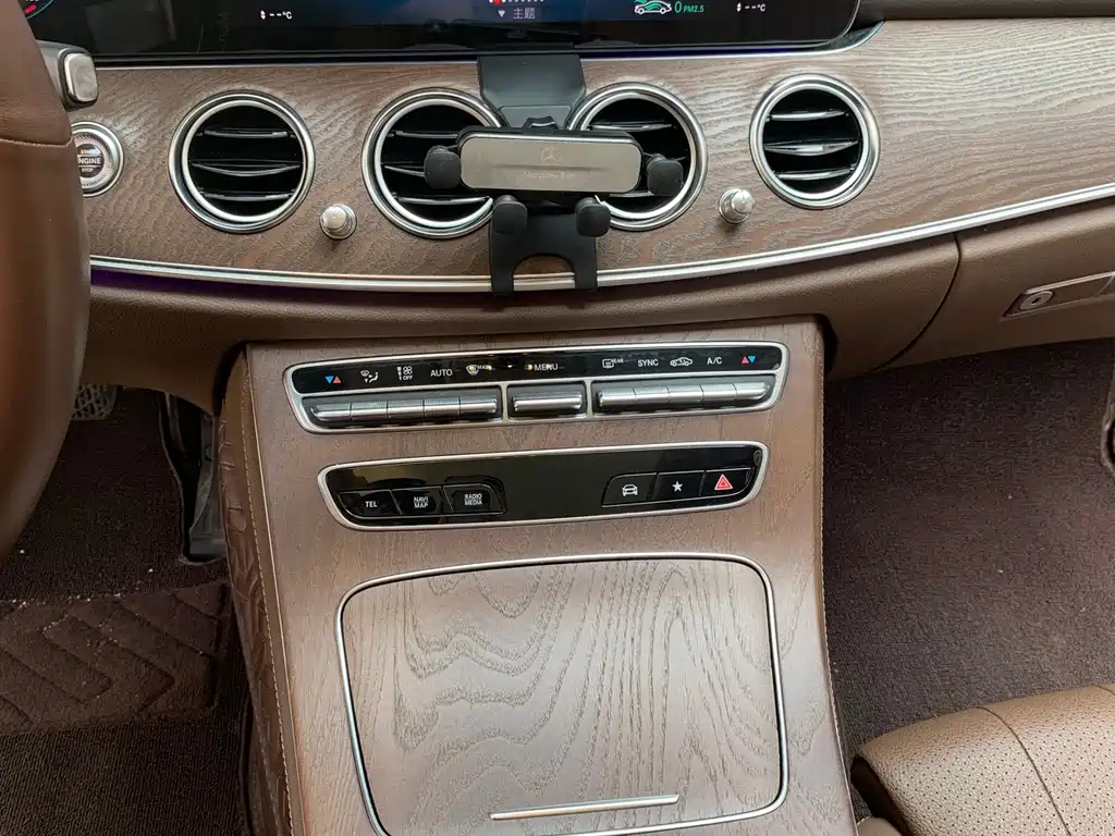 Mercedes-Benz E-Class — миниатюра 22