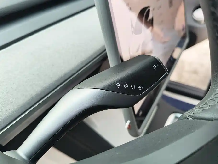 Tesla Model Y — миниатюра 16