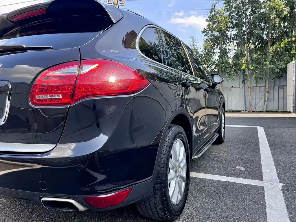 Porsche Cayenne — миниатюра 8