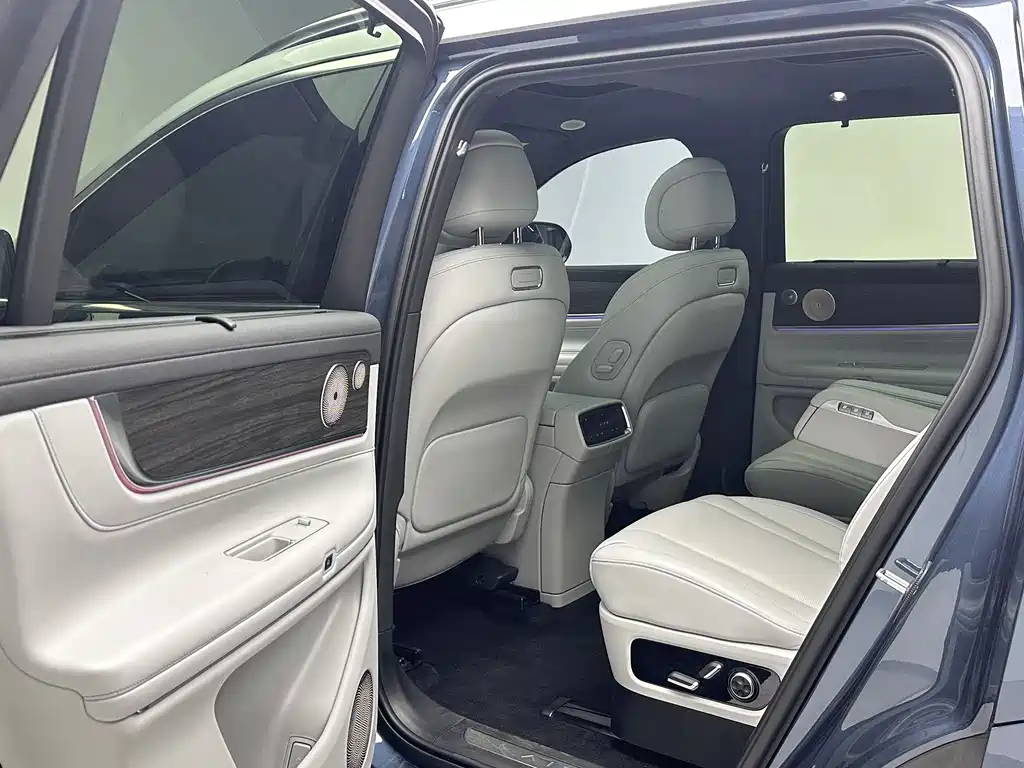 AITO ASK THE WORLD M9