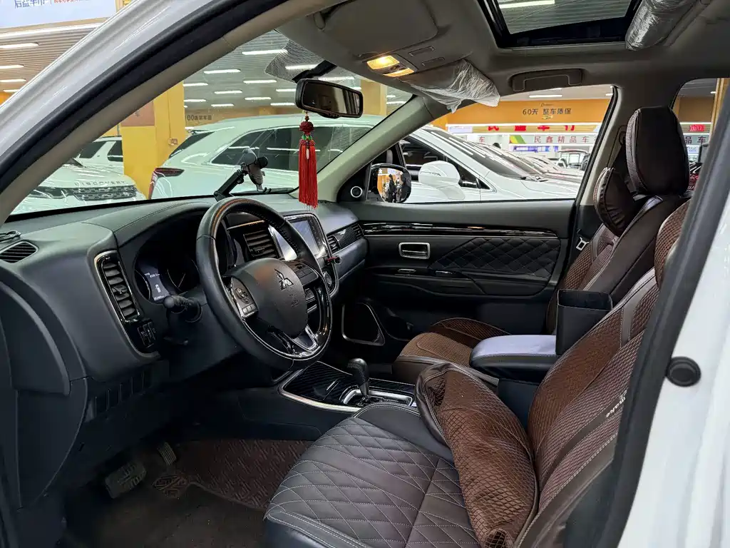 Mitsubishi Outlander — миниатюра 2