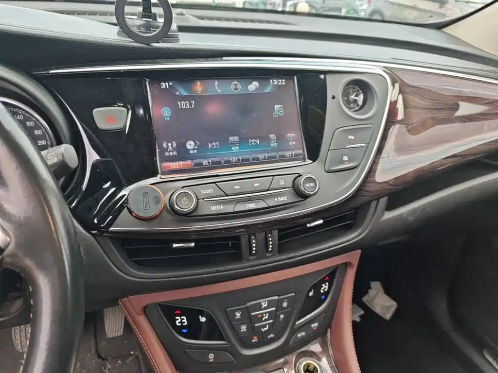 Buick Envision Plus — миниатюра 13