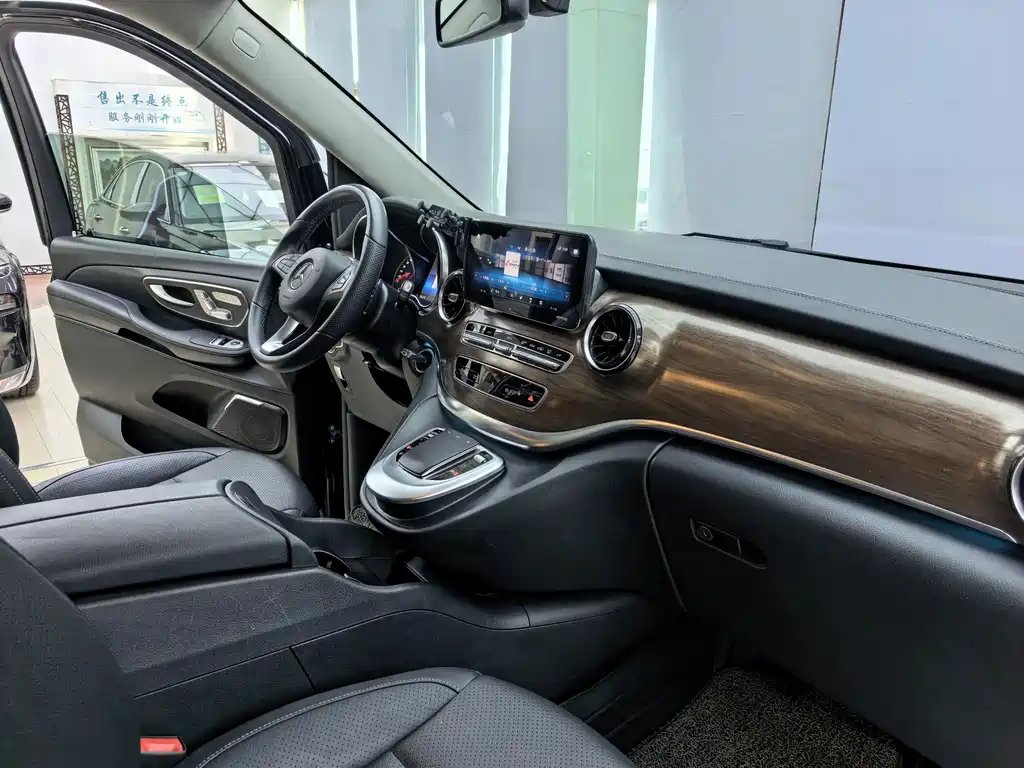 Mercedes-Benz V-Class — миниатюра 7