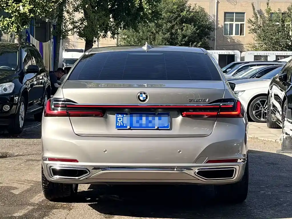 BMW  7 SERIES