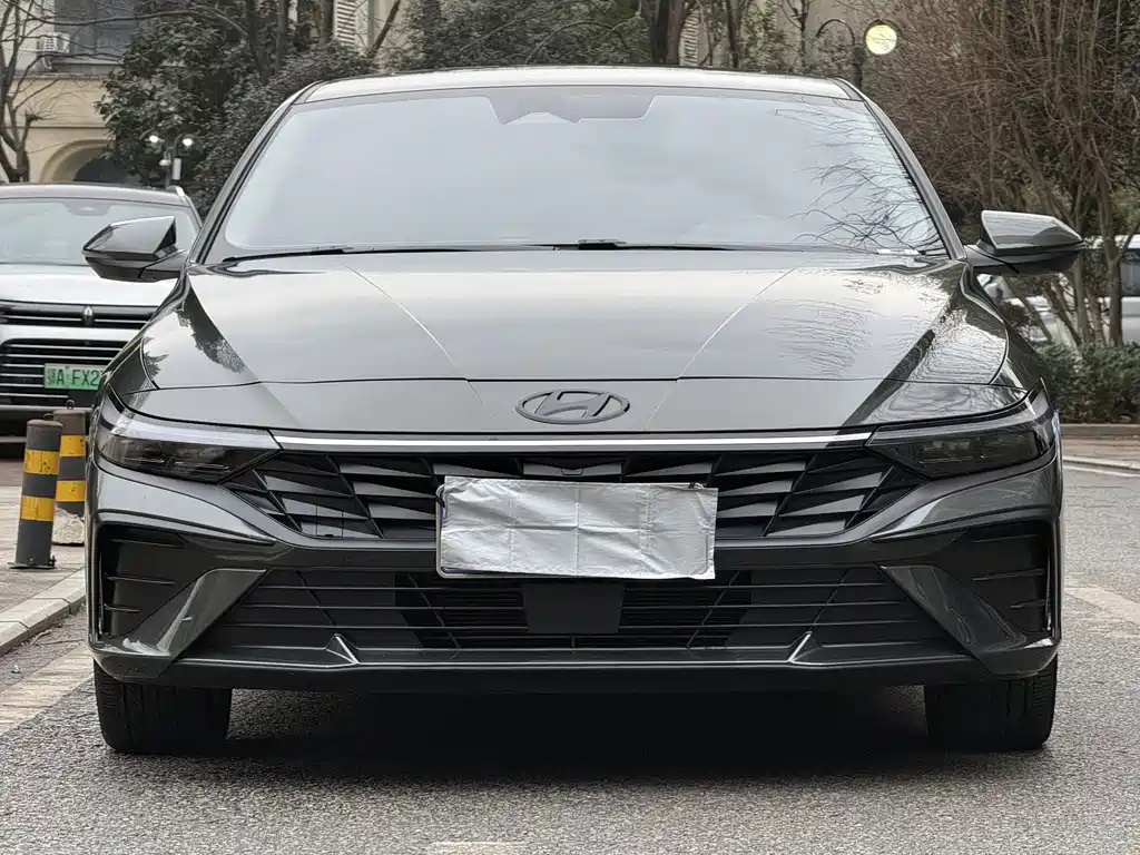 HYUNDAI ELANTRA