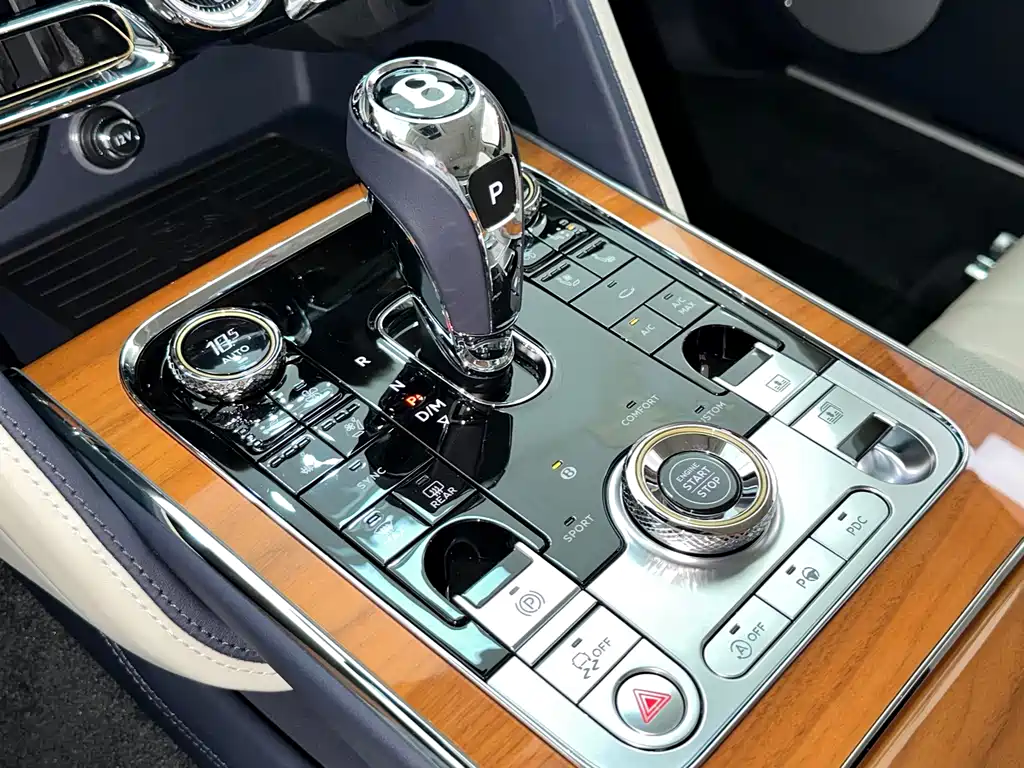 Bentley Flying Spur — миниатюра 23
