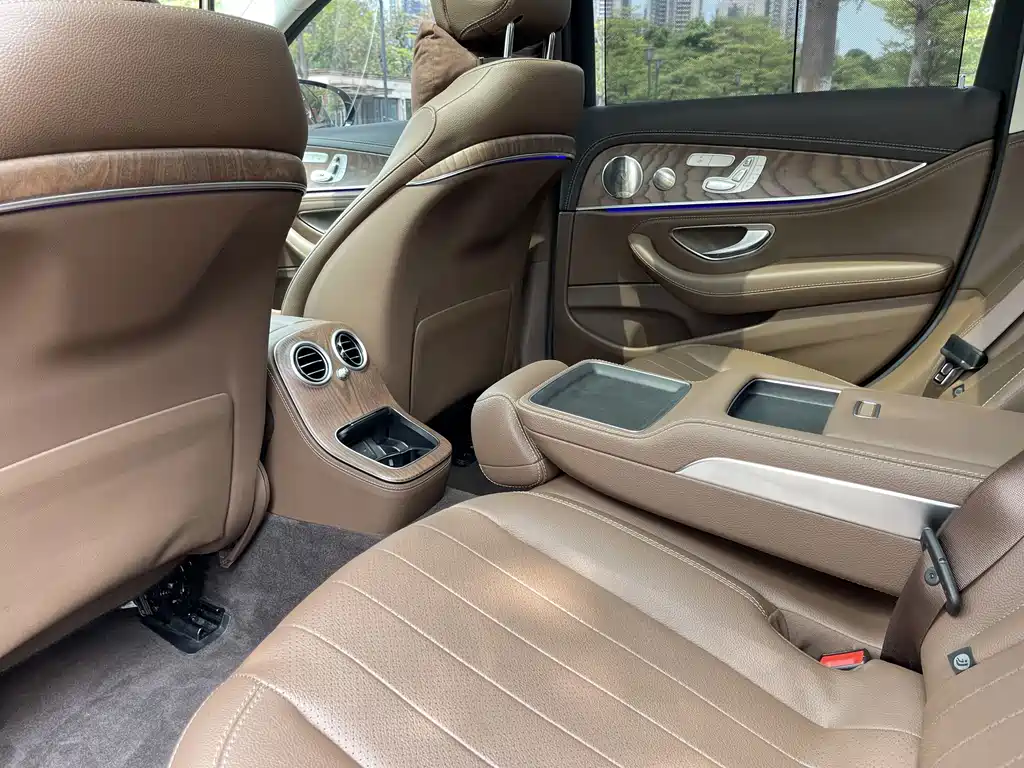Mercedes-Benz E-Class — миниатюра 6