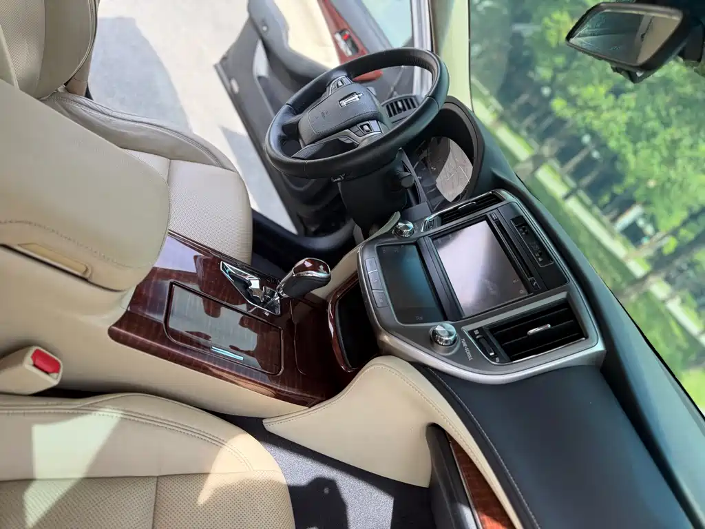 Toyota Crown — миниатюра 13