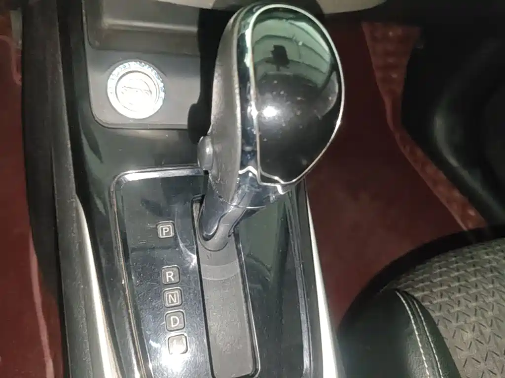 Nissan Tiida — миниатюра 14