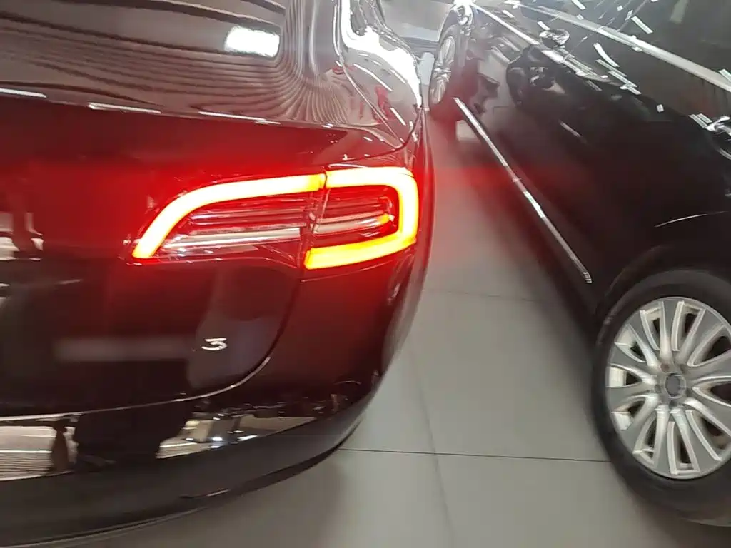 Tesla Model 3 — миниатюра 8