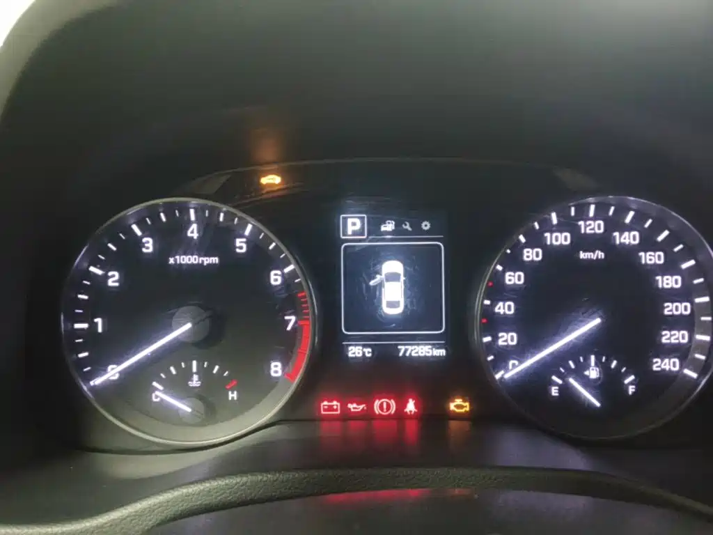 Hyundai Elantra — миниатюра 12
