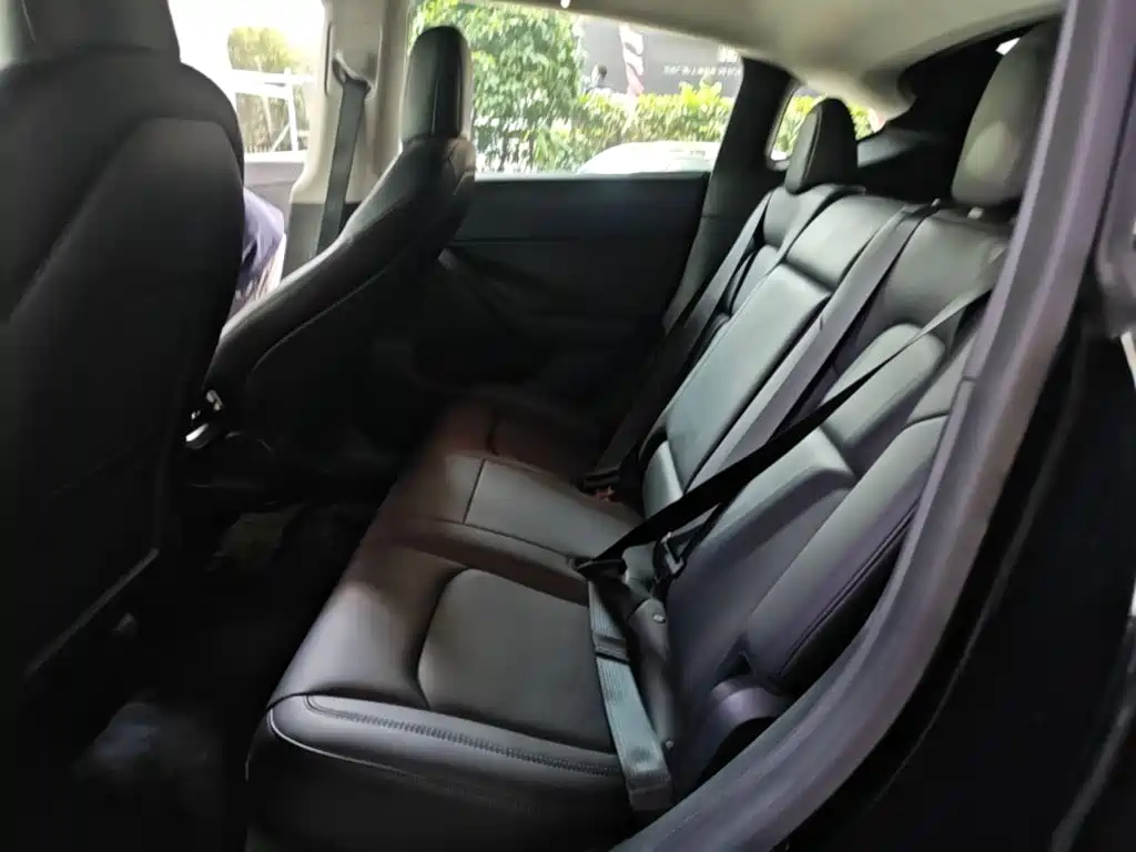 Tesla Model Y — миниатюра 17