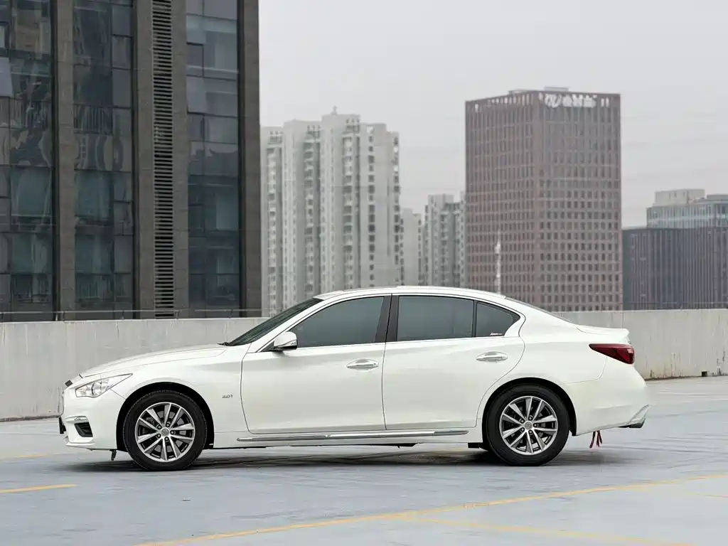 Infiniti Q50L 2021 2.0T Comfort