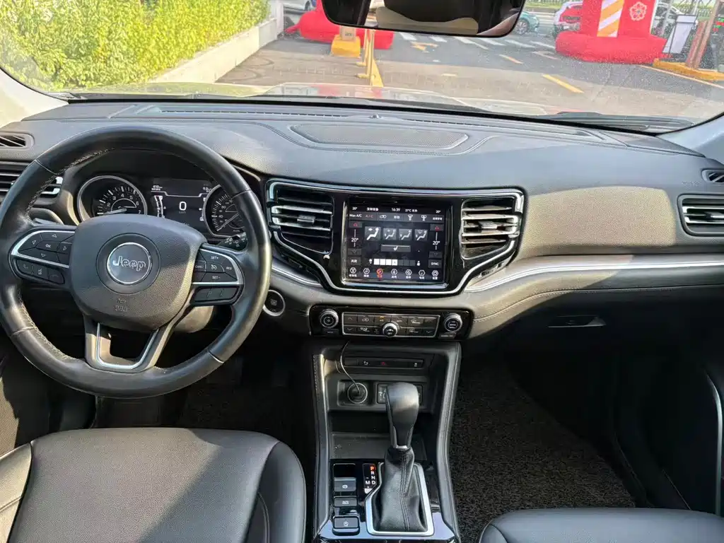 Jeep Grand Commander — миниатюра 9