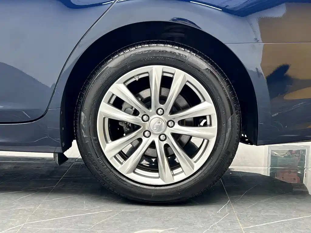 Infiniti Q70 — миниатюра 23