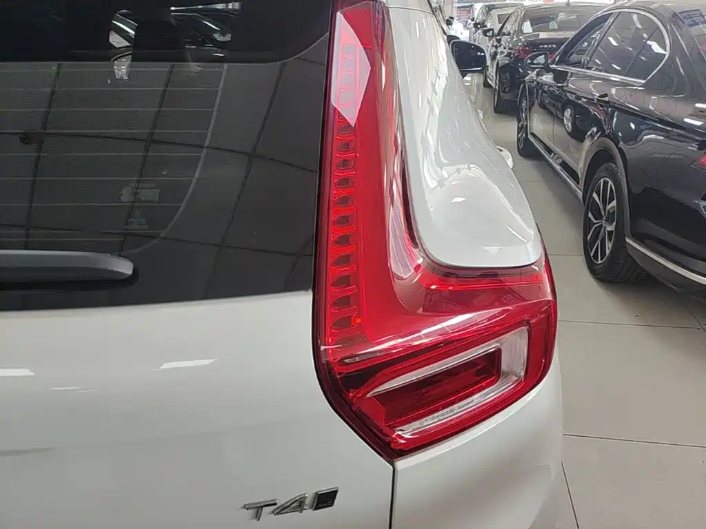 Volvo XC40 — миниатюра 8