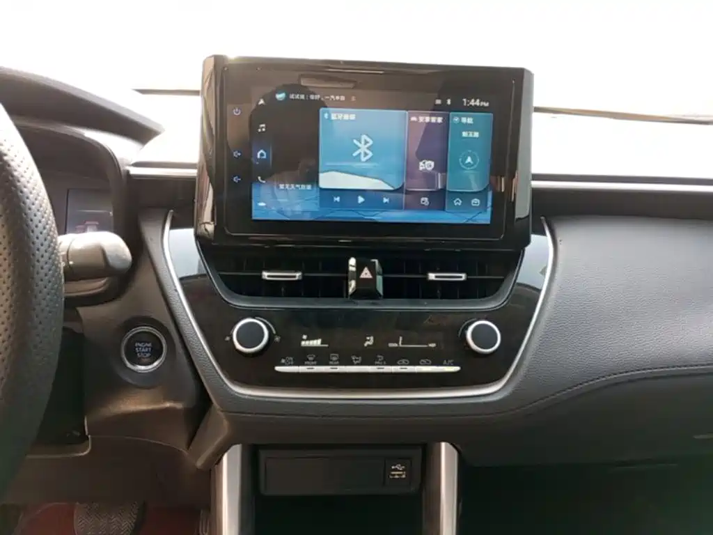 Toyota Corolla Cross — миниатюра 13