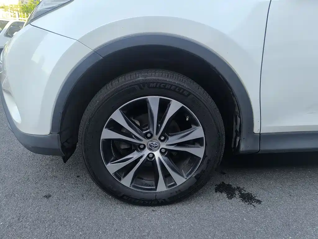 Toyota RAV4 2015 2.5L AT Elite