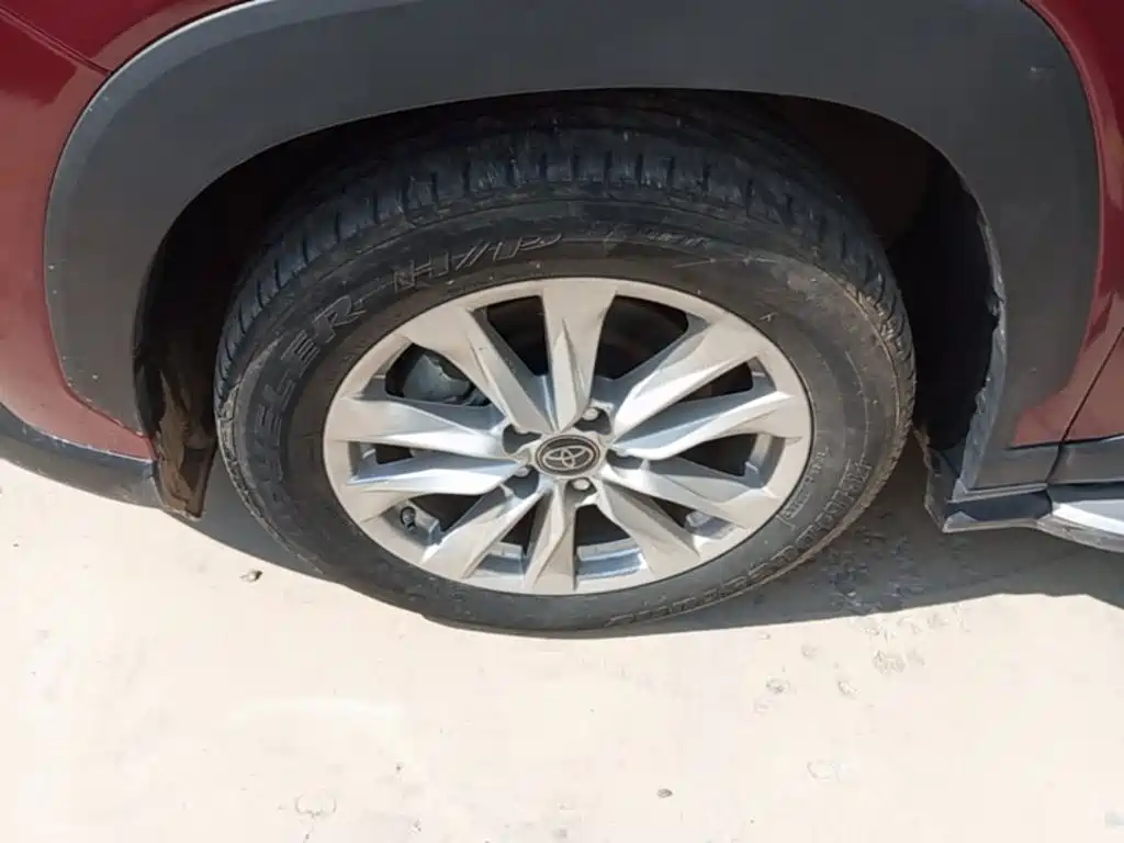Toyota Corolla Cross — миниатюра 23