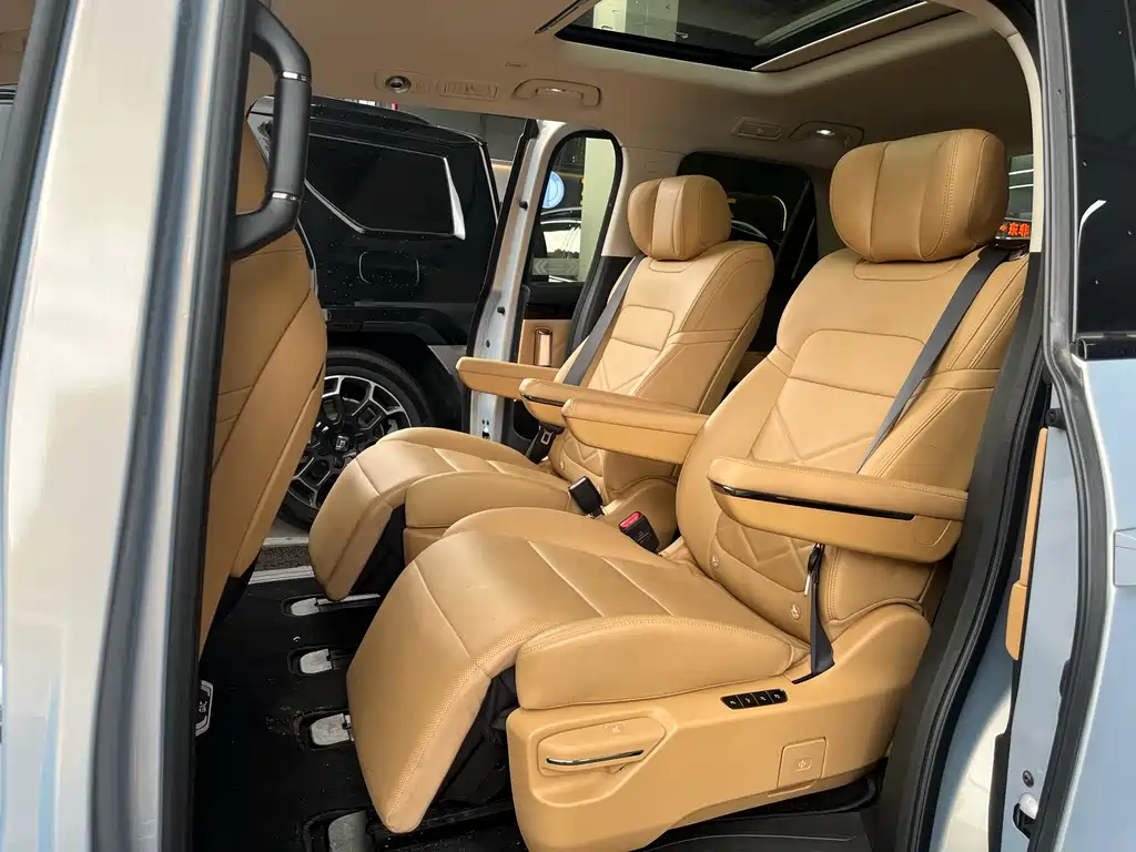 GAC Motor 传祺E8 PHEV — миниатюра 12