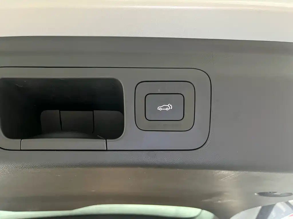 GAC Motor 传祺E8 PHEV — миниатюра 21