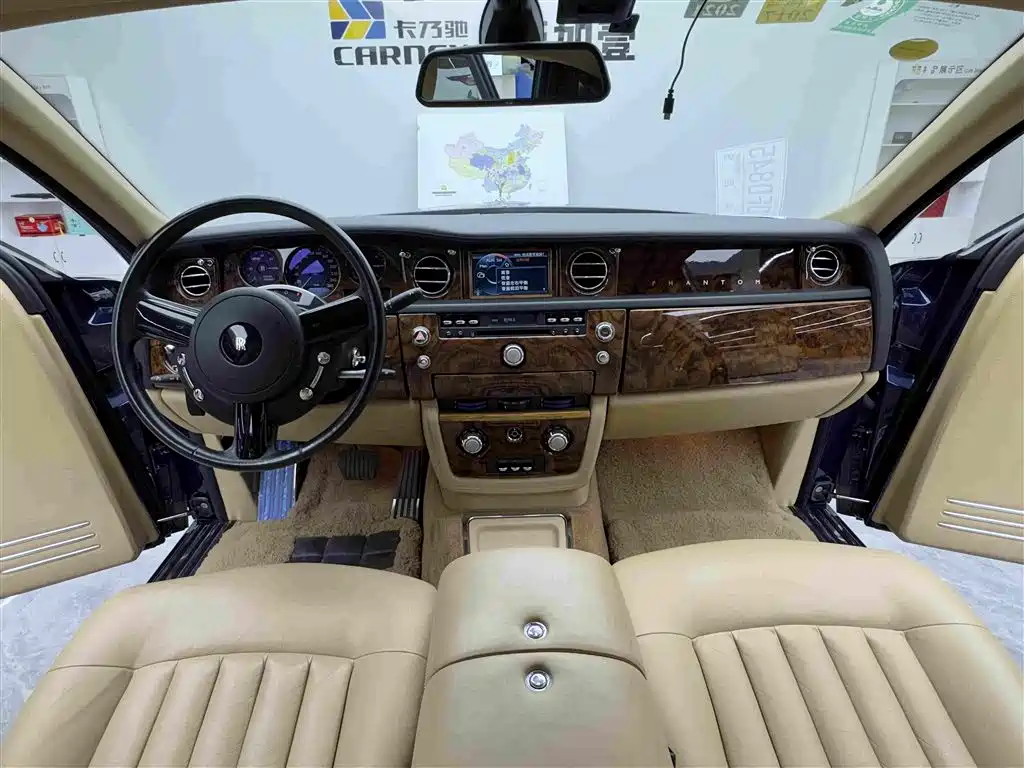 Rolls-Royce Phantom — миниатюра 12