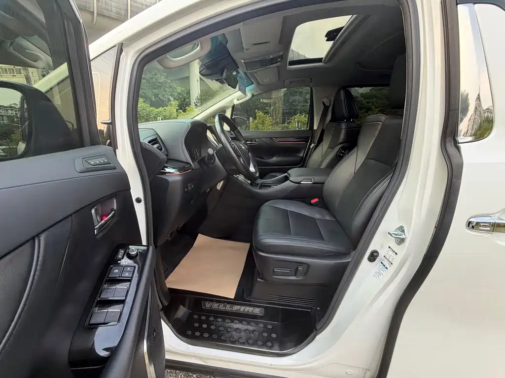 Toyota Vellfire — миниатюра 9