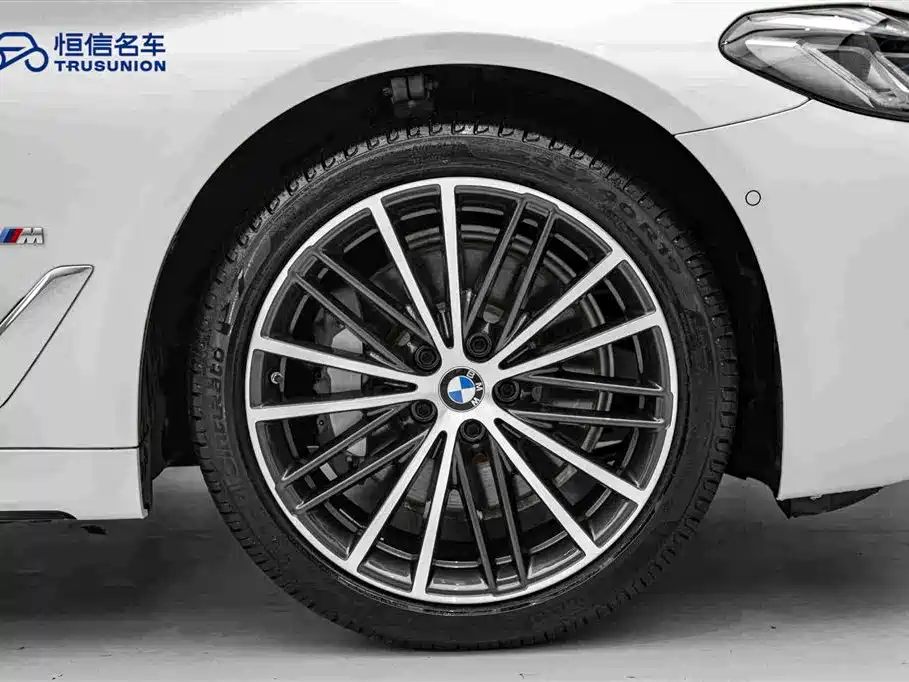 BMW 5 Series — миниатюра 11