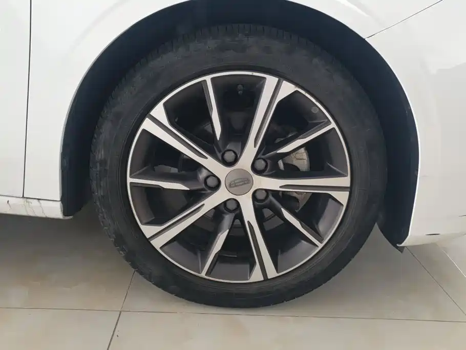 Geely Emgrand — миниатюра 6