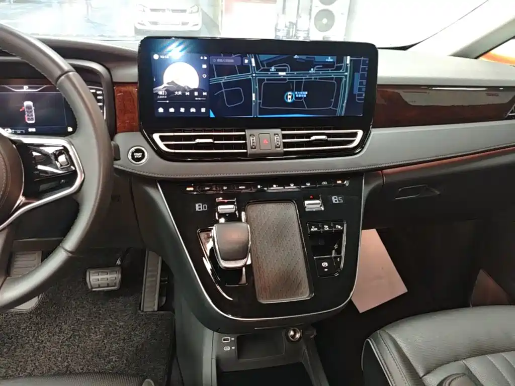 Hongqi Hongqi HQ9 PHEV — миниатюра 13